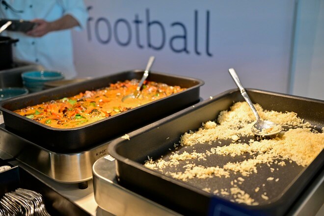 実食調査！ ドイツvs日本代表のスタジアムでメディアに「ステーキと寿司」が振る舞われて大好評！ ドイツサッカー連盟の「美食のおもてなし」の画像004