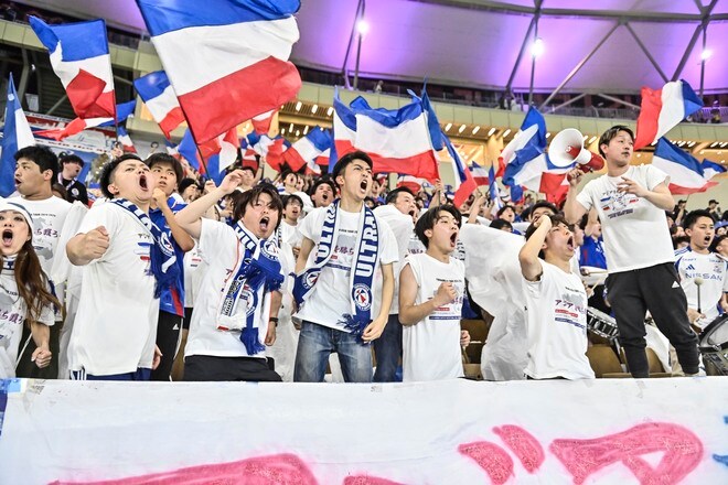【サポーターアルバム】「横浜F・マリノス―アル・ナスル」サウジアラビア・ジェッダに約700人駆け付け、チームに声援送る！ 現地撮影66枚のサポーターPhotoの画像041