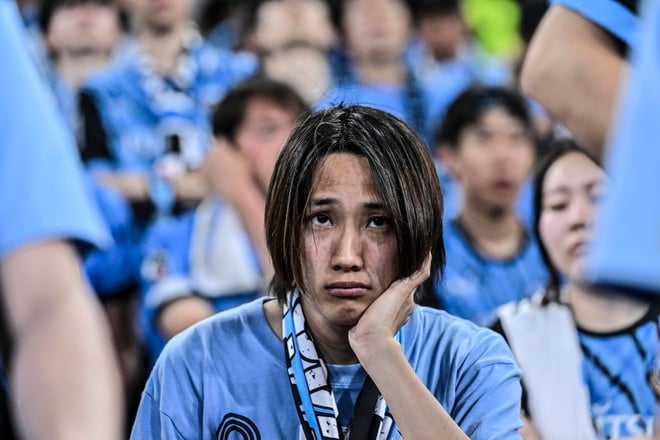 【サポーターアルバム】ACLE決勝で敗退した川崎サポーターの涙の姿……試合後、現地で感情を爆発させたサポーター写真51枚「アル・アハリー川崎フロンターレ」の画像007