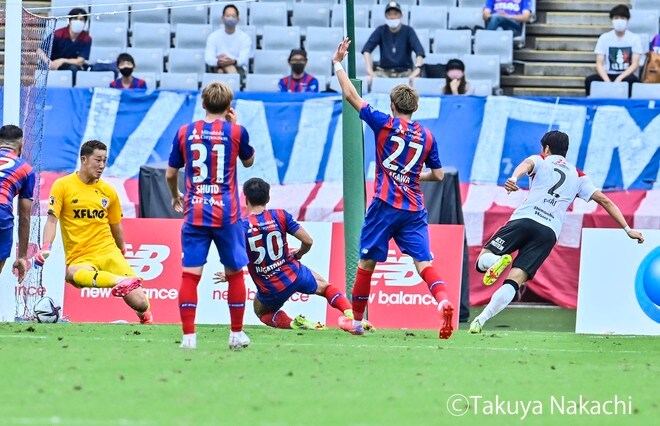 「酒井宏樹は負傷交代」「長友佑都は右にコンバート」“波乱の結果”!10月の日本代表戦への影響は?「禁断の日本代表SB対決(2)」の画像