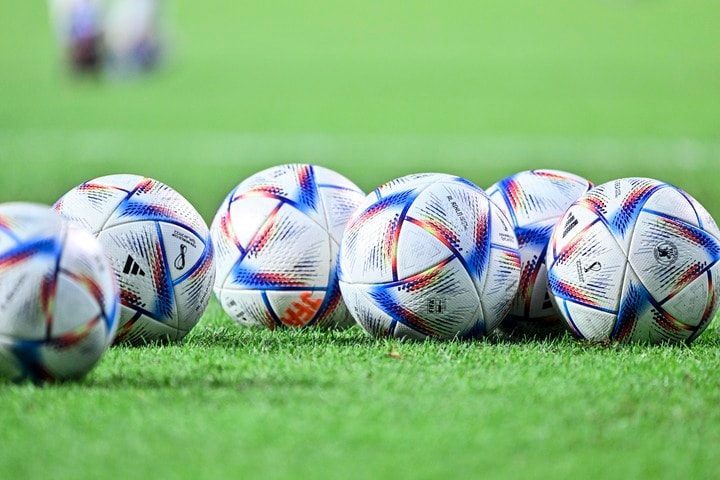 ｢え〜〜〜〜〜!?｣J3奈良に“マジシャンJリーガー”誕生!? タイキャンプの休憩時間に18歳FWが“びっくりマジック”披露！｢凄い｣｢タネを見抜けなくてマジで悔しい｣