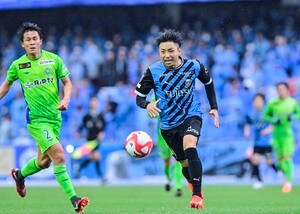 川崎、湘南にスコアレスで公式戦５試合連続未勝利＆３試合連続無得点に…小林悠が先発、マルシーニョが好機を連続で作るもゴールが遠く。大雨の中でサポーターの声援響くの画像