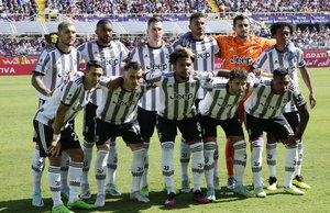 「魔法は作るもの」セリエA・ユベントスが独特な世界観のピンク色3rdユニ」発表！ 選手の着用写真公開も、サポーターの意識は指揮官へ向いてしまうの画像