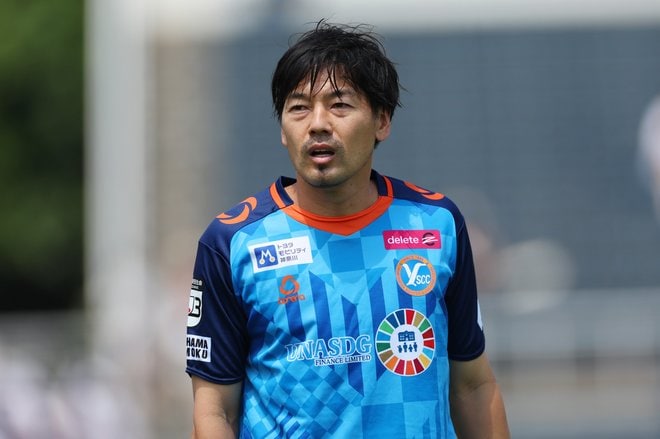 元サッカー日本代表・松井大輔が「人気サッカー漫画」の技に挑戦！ ブライトン・三笘薫がリバプール戦で決めたスーパーゴールに似ていると話題のシュートの画像