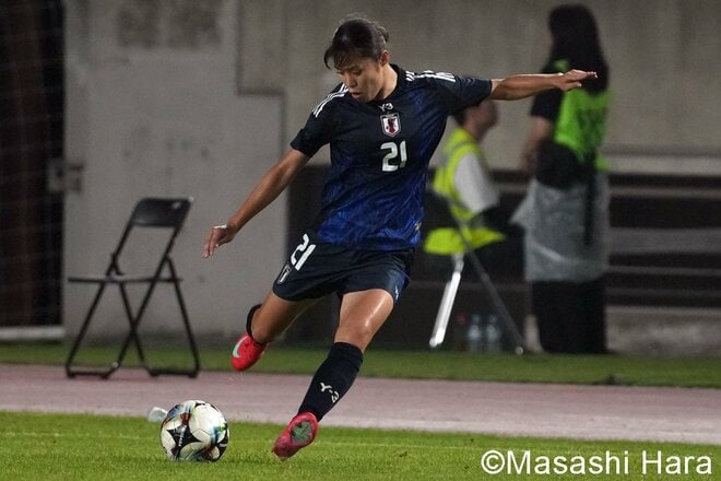 韓国戦ワントップ起用の｢なでしこ新星｣強烈ミドル弾で幕開け！ 後半｢美人すぎる10番｣がトップ下出場も…澤穂希の同僚｢女メッシ｣の奮闘で優勝の行方は最終戦へ【日本代表vs韓国代表】激闘PHOTOギャラリーの画像003
