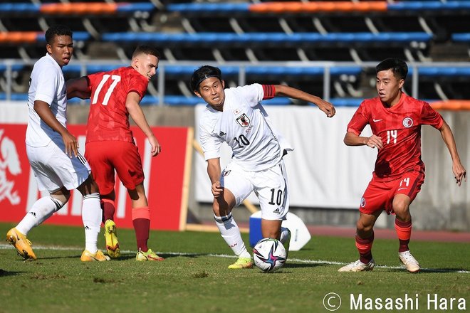 【久保建英のチームメート候補】U22日本代表・藤田譲瑠チマと郷家友太に与えられていた「大きな役割」【VS香港代表戦】「キャプテンマークを巻いた2人の特別な還元」(1)の画像