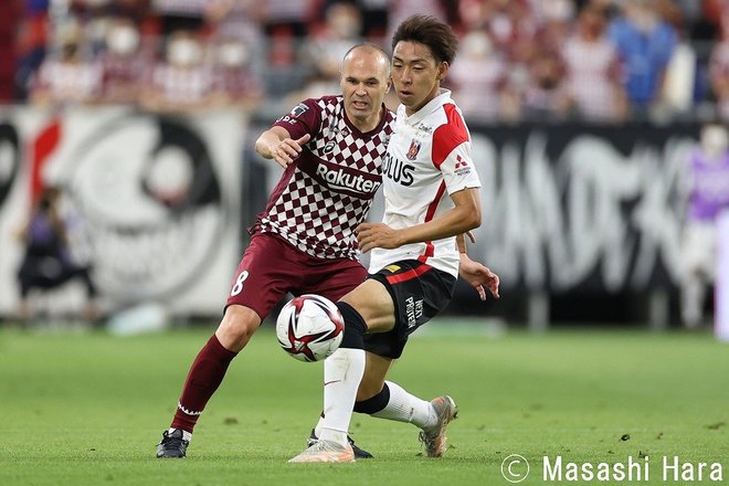 神戸対浦和の「理不尽さこそサッカー」(1)浦和のパスコースを封じた神戸の変則3-5-2の画像