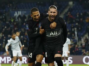 セルヒオ・ラモスがついに｢パリ・サンジェルマン初ゴール｣!!気迫のこもった一撃!リオネル・メッシ途中出場の試合で決まった｢泥臭すぎる初ゴール｣とは?【動画】の画像