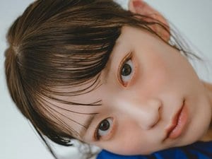 ｢スタイル良すぎる｣日本代表FW上田綺世の美人モデル妻、ちゅん顔＆ウエストほっそりヘソ出し私服姿が可愛すぎると話題にの画像