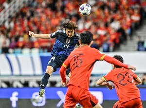 「教科書みたいな綺麗なゴール！」伊東純也の美しいクロスから小川航基が完璧ヘッド弾！「完璧なヘディングゴール！」「その前の純也ヤバすぎ!!」「全てが美しい」の声の画像