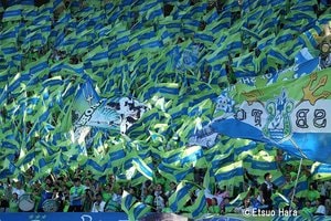 湘南ドリブラー＆モデル妻と生誕娘の“幸せ満載”家族ショットに反響！｢奥様キレイ｣｢みーんなが可愛い｣の声の画像