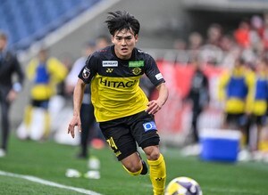 木下康介・垣田裕暉の２トップに古巣対決となった小泉佳穂が先発。前半2得点でアウェイで快勝飾る【試合アルバム】「浦和レッズ―柏レイソル」の画像