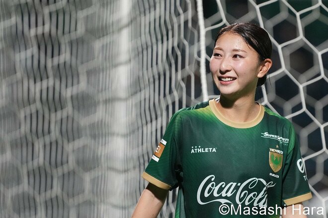 ｢みんな温かい｣なでしこMF塩越柚歩が古巣との初対決で流した｢美しい｣汗と涙、対照的だった塩越と猶本光の｢サポーター挨拶｣の表情、試合後に口にした｢誓い｣の言葉【東京ヴェルディベレーザvs浦和レッズレディース】激闘PHOTOギャラリーの画像009