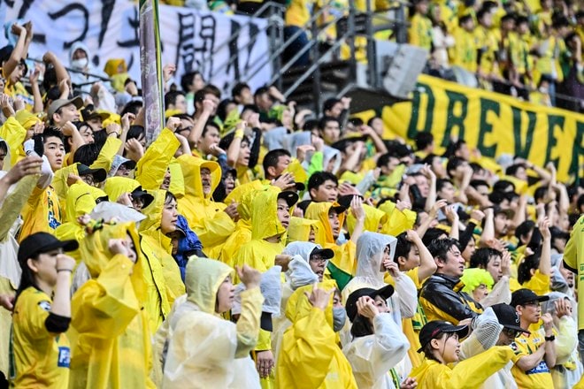【千葉サポーターアルバム】雨の中で首位堅持のチームを後押しした「ジェフユナイテッド千葉のサポーター写真99枚」！ ゴール裏の熱狂ショット「ジェフユナイテッド千葉ーベガルタ仙台」の画像021