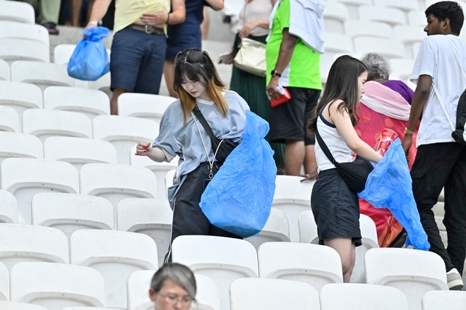 「さあみんな、ゴミを拾うよ！」U23サッカー日本代表のサポーターが、スペインに完敗後のスタジアムで「見せた姿＆響かせた声」……日本人らしさが詰まった誇らしき負け姿の画像003