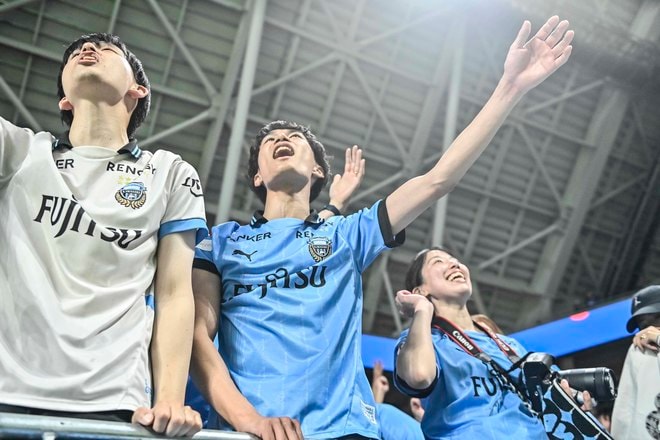 【サポーターアルバム】敵地で勝利を掴んだ川崎フロンターレのサポーター写真75枚！ 圧巻の応援で勝ち越し導く「サンフレッチェ広島ー川崎フロンターレ」の画像066