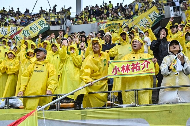 【千葉サポーターアルバム】雨の中で首位堅持のチームを後押しした「ジェフユナイテッド千葉のサポーター写真99枚」！ ゴール裏の熱狂ショット「ジェフユナイテッド千葉ーベガルタ仙台」の画像054