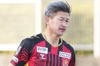 キングカズ次男、バキバキ肉体美＆爆イケ笑顔の筋トレ動画に海外から逆プロポーズ殺到！　父や香川真司らとの豪華会食ショットも