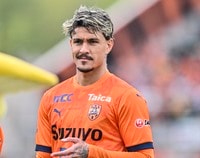 ｢MBグッズかっこいいな｣J1清水のイケメン部門1位マテウス・ブエノ監修のオリジナルグッズ販売！｢ブランド化した方が良いレベル｣｢センスさすが｣フィギュア化も…