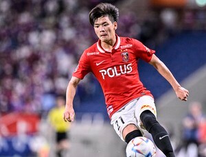 「トラップの質が違う」浦和MF大久保が見せた「後ろからのボールを相手PA内でピタリトラップ映像」が4万回再生！ 自身の右足前に置いて素早くシュートまで移る一連動作の画像