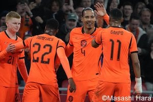 現地撮影！W杯初戦で激突する“オレンジ軍団”強敵オランダ代表の本当の能力は!? ノルウェー代表に2-1勝利もスタンドで繰り返されたウェーブが意味するものとは？【オランダ代表vsノルウェー代表】激闘PHOTOギャラリーの画像