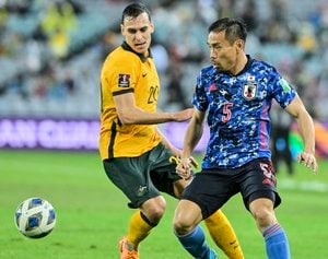 【サッカー日本代表「カタールワールドカップを戦う23人」】すでに固まりつつある「最終形」！アジア最終予選「フル出場1試合」のSB長友佑都がそれでも“当確”のワケ【カタールW杯予想スタメンフォーメーション図】(1)の画像