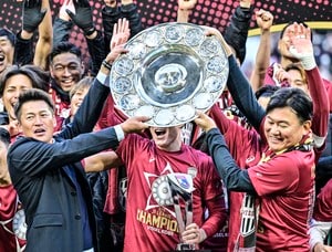 「日本にいるんだね」「こりゃ羨ましい…」三木谷社長が公開した「世界的レジェンド選手」に「最高の2ショットですね!!」の声！「友達といるよ」と肩組み写真を披露の画像