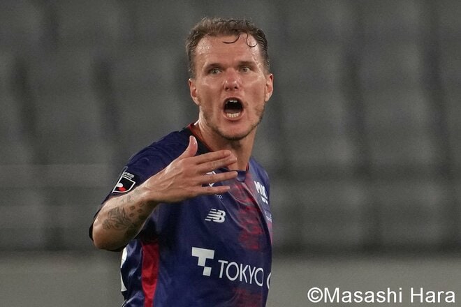 守護神のラストマッチ、｢ゴール裏のサポーター目がけて蹴れば入ると思った｣横浜FC櫻川ソロモンに先制点を許した元日本代表38歳が劇的な逆転弾【FC東京VS横浜FC】激闘PHOTOギャラリーの画像002