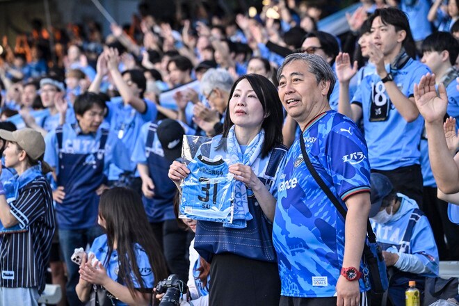 【サポーターアルバム】平日ナイターの試合前から駆け付けた川崎フロンターレのサポーター写真84枚！ 夕日に照らされながらの等々力ショット「川崎フロンターレー横浜FC」の画像033