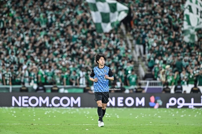 【川崎フロンターレアルバム】ACLE決勝で両SBとして奮闘した佐々木旭の写真40枚！ 試合後に見せた放心状態が表す、すべてを注ぎ込んだ姿「アル・アハリー川崎フロンターレ」の画像016