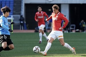 「左サイドに入れた伊藤敦樹が戦術的に効いていた」「リカルド・ロドリゲス監督は相手の良さを消して勝つ」【リーグ戦の行方を占う2022年初タイトル「J1王者」川崎フロンターレvs「天皇杯覇者」浦和レッズの激論】(1)の画像