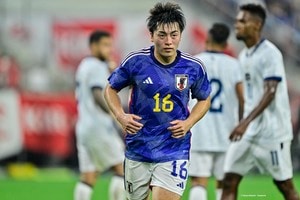 「いいパパや」日本代表のエルサルバドル戦に名古屋の選手が相馬勇紀のユニフォームを着用した愛息との観戦姿公開！「こんなカッコいい親子が近くにいたらバレバレでは」の声の画像