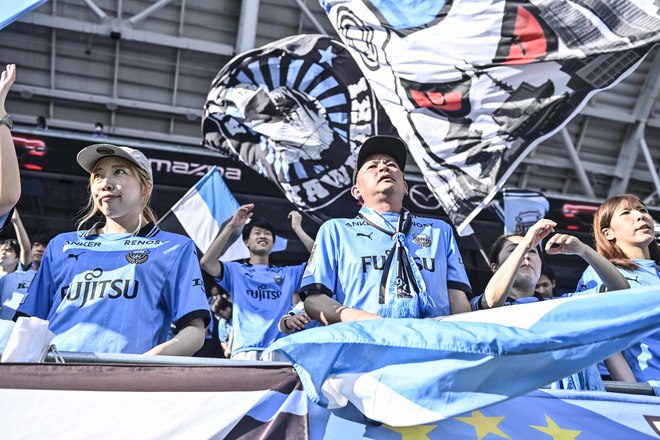 【サポーターアルバム】敵地で勝利を掴んだ川崎フロンターレのサポーター写真75枚！ 圧巻の応援で勝ち越し導く「サンフレッチェ広島ー川崎フロンターレ」の画像006