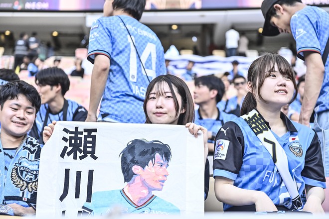 【サポーターアルバム】アジア青覇を果たすべく700人の川崎サポーターがACLE決勝に駆け付けた！ 現地で声援を送ったサポーター写真72枚「アル・アハリー川崎フロンターレ(2)」の画像018