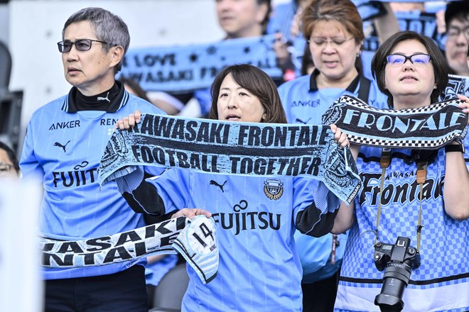 【サポーターアルバム(3)】G大阪戦での観客席＆入場時の川崎フロンターレのサポーター写真77枚！選手と手をつないだ子どもたちなど現地写真「川崎フロンターレーガンバ大阪(3)」の画像056