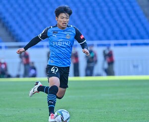 【J超テク動画】４人抜きスルーパスから“菅井２世”旗手怜央が華麗過ぎるゴール！の画像