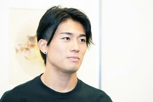 ｢サングラス姿も超イケメン｣｢私服も超オシャレ｣サッカー日本代表No.1シューター中村敬斗｢旅立ちの朝｣の｢恋しい｣伝言に｢ちょっと…」の画像