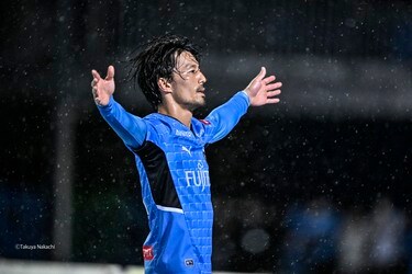 川崎フロンターレのレジェンド中村憲剛がGKとして等々力のピッチに復帰