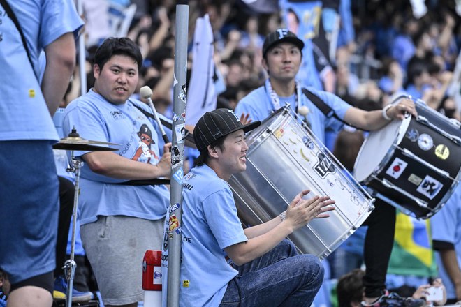 【サポーターアルバム】完封勝利後に笑顔＆万歳見せた「川崎フロンターレの試合後のサポーター写真83枚」！ ホーム連勝を熱狂的サポート「川崎フロンターレーセレッソ大阪」の画像012