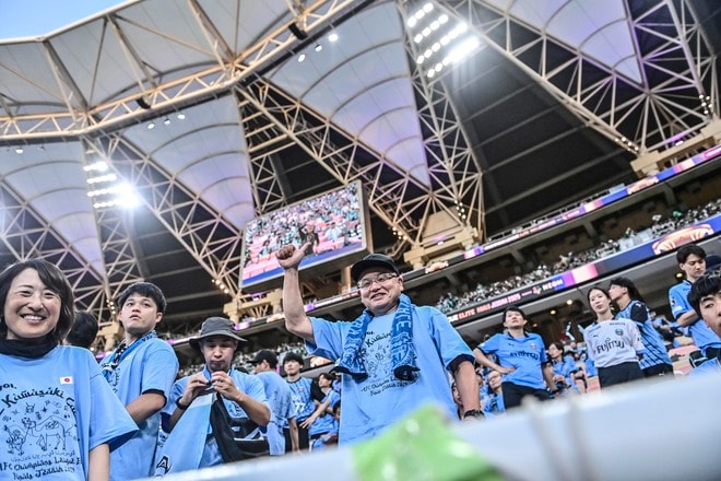 【サポーターアルバム】サウジアラビア・ジェッダ開催のACLE決勝に川崎サポーター700人が集結！ 現地で声援を送ったサポーター写真78枚「アル・アハリー川崎フロンターレ(1)」の画像036