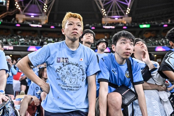 【サポーターアルバム】ACLE決勝で敗退した川崎サポーターの涙の姿……試合後、現地で感情を爆発させたサポーター写真51枚「アル・アハリー川崎フロンターレ」の画像021