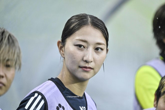 【塩越柚歩アルバム】E-1選手権最終戦で途中出場した「塩越柚歩の写真43枚」！ 雨に濡れながらも見せた華麗なプレー写真「なでしこジャパンー中国代表」の画像009