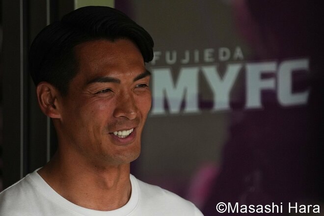 現地撮影！槙野智章監督就任から半年経過の藤枝MYFCの現在地！スタンドから沸き起こる｢ミスター！｣の声と｢楽しんでいただけましたか？｣に対する答え【藤枝MYFC vsいわきFC】激闘PHOTOギャラリーの画像001
