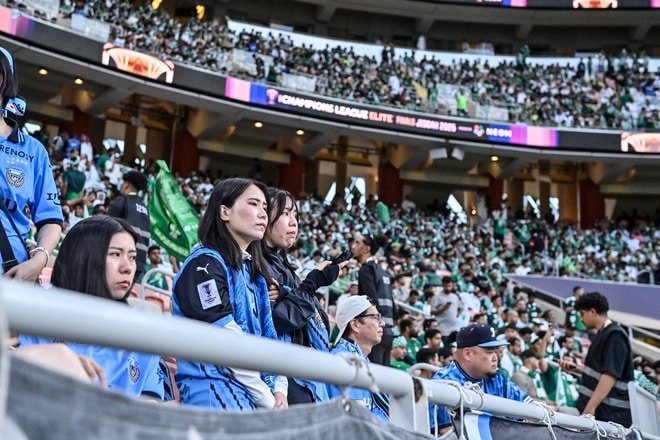 【サポーターアルバム】サウジアラビア・ジェッダ開催のACLE決勝に川崎サポーター700人が集結！ 現地で声援を送ったサポーター写真78枚「アル・アハリー川崎フロンターレ(1)」の画像030