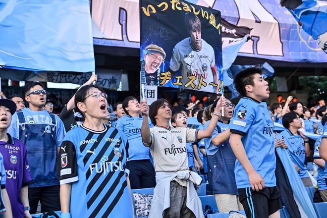 【サポーターアルバム】平日ナイターの試合前から駆け付けた川崎フロンターレのサポーター写真84枚！ 夕日に照らされながらの等々力ショット「川崎フロンターレー横浜FC」の画像071