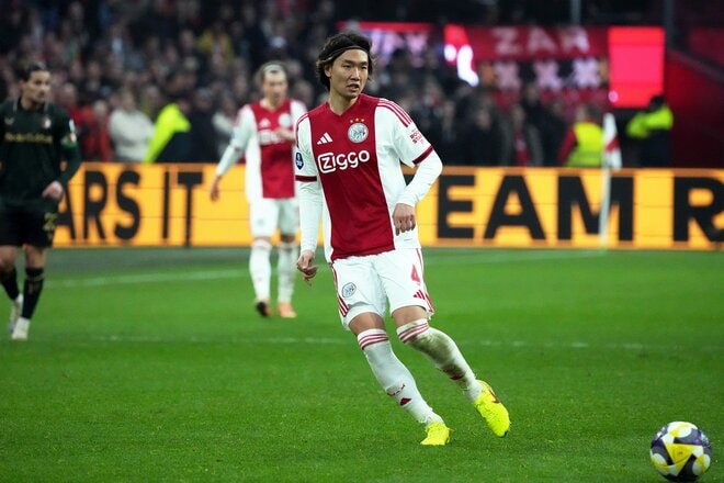 オランダ伝統の一戦『デ・クラシケル』に３人の日本人選手！｢板倉滉vs上田綺世&渡辺剛」が激しくぶつかり合った白熱の現地スタジアムに潜入【アヤックスvsフェイエノールト】PHOTOギャラリーの画像028