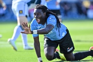 「エグいｗ」「異次元で笑うわ」川崎の元フランス代表FWゴミスの圧巻“鬼フィジカル”来日初ゴールに反響！「レイカーズに居たシャックの点の取り方w」との声の画像