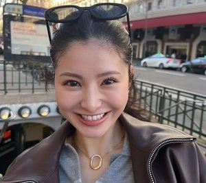 ｢まぁ〜じきゅるんってしててかわいい｣サッカー日本代表・堂安律の美人妻、｢すっかり欧州人｣なセレブコーデ披露！の画像