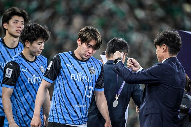 【川崎フロンターレアルバム】ACLE決勝で無念の負傷交代した三浦颯太の写真31枚！ 出場を続けた気迫の左SBのピッチ内外の姿「アル・アハリー川崎フロンターレ」の画像021