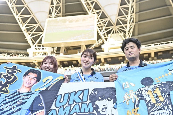 【サポーターアルバム】アジア青覇を果たすべく700人の川崎サポーターがACLE決勝に駆け付けた！ 現地で声援を送ったサポーター写真72枚「アル・アハリー川崎フロンターレ(2)」の画像013